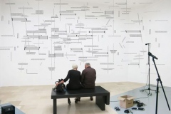 1/ "Partition 05", 2017, graphisme sur mur, pieds micros, câbles, haut-parleur, ampli